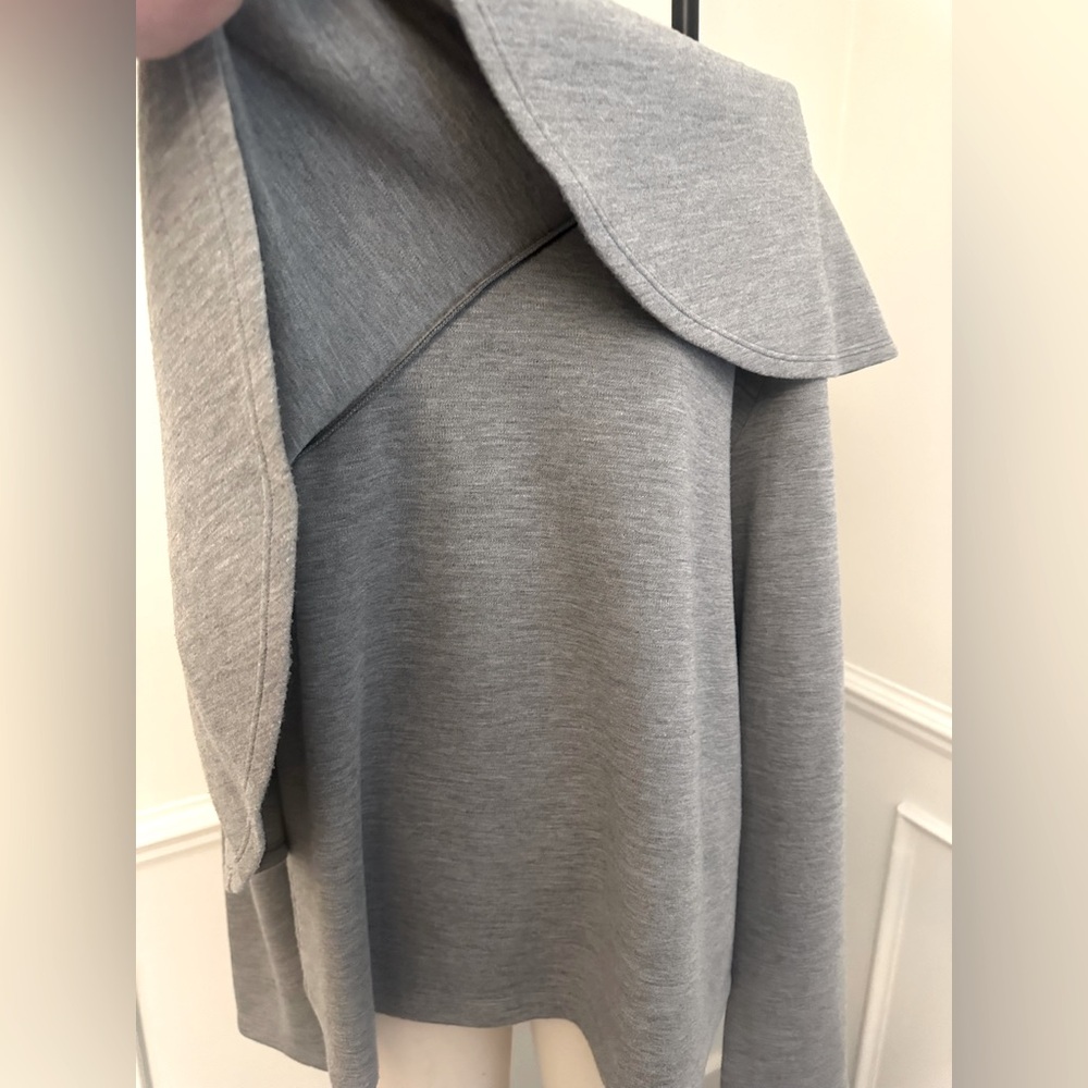 Gray Ruffled DVF sweater - Picture 5 of 7
